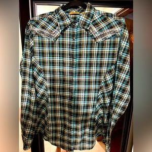 Wrangler- size M, long sleeve button down shirt